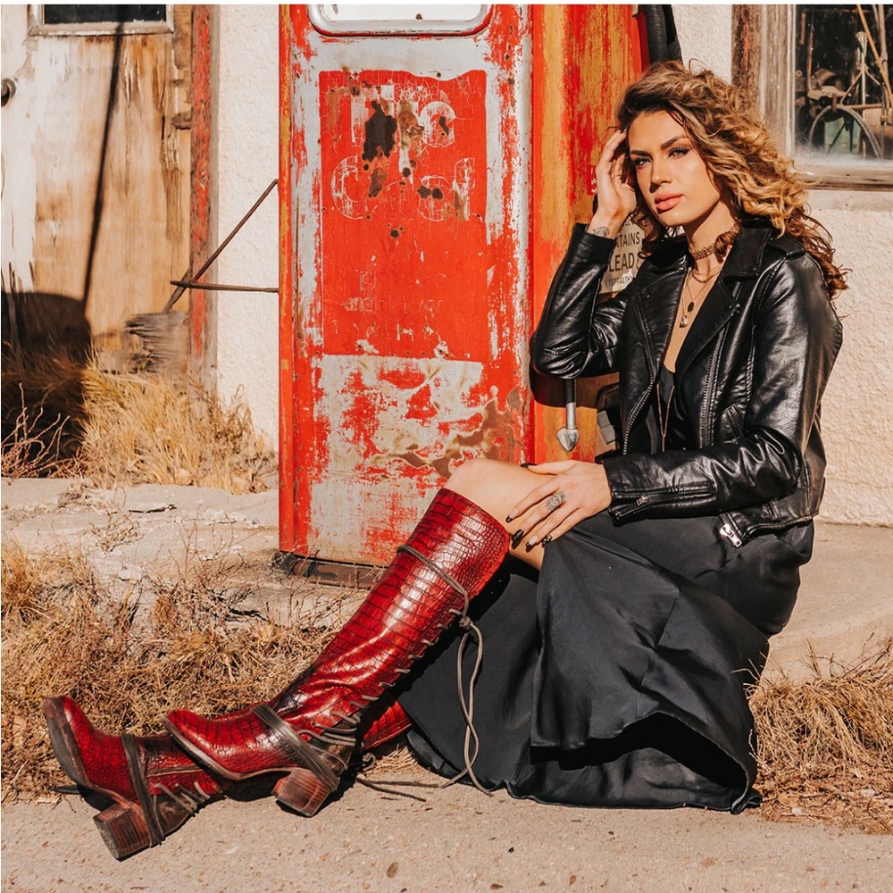 🔥 🔥 Gorgeous Freebird Coal red croco boot 🔥🔥